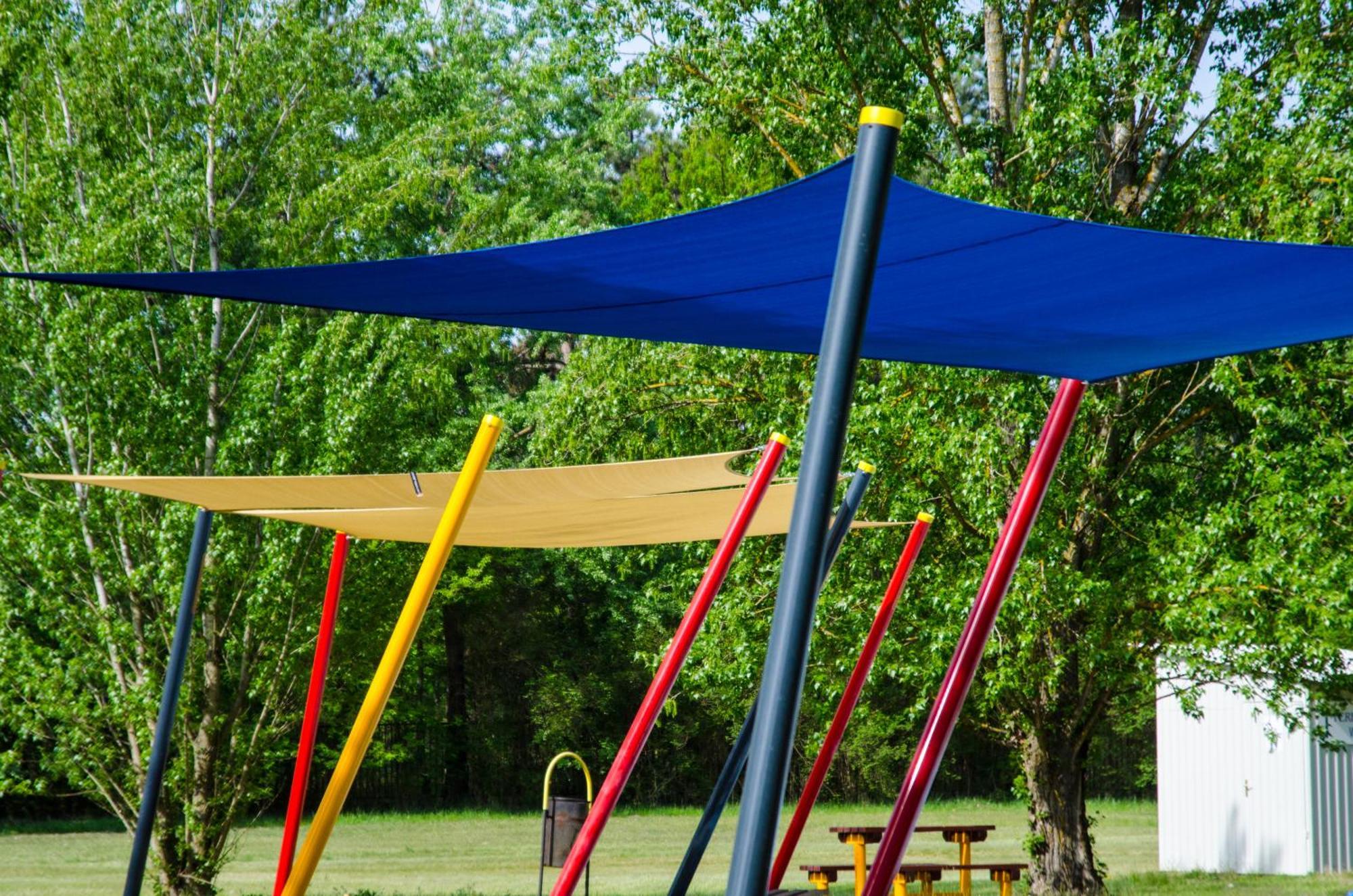 Sziksósfürdő és Camping