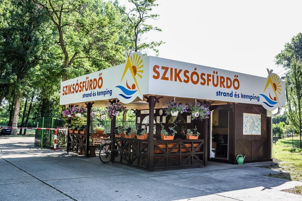 Camping Sziksósfürdő és *